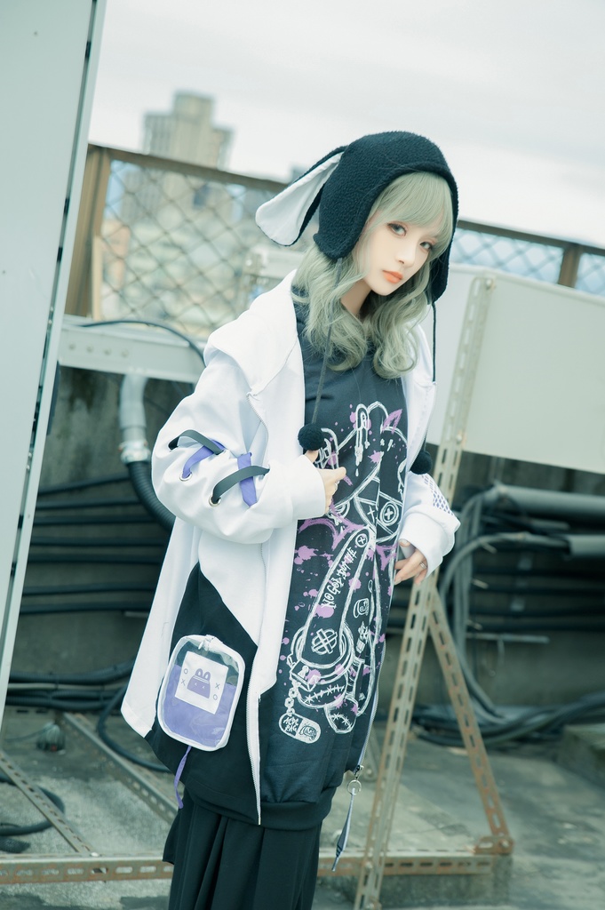 Jillpunk台湾画師千千菟コラボ メンヘラ ヤンデレ 地雷系 病みカワ 派手カワ 二次コン 注射器チャーム 子うさぎ依存症 痛バッグ付き 兎耳パーカー ゆったりフード付きジャケット オリジナル 可愛い おしゃれ ファッション 秋葉系