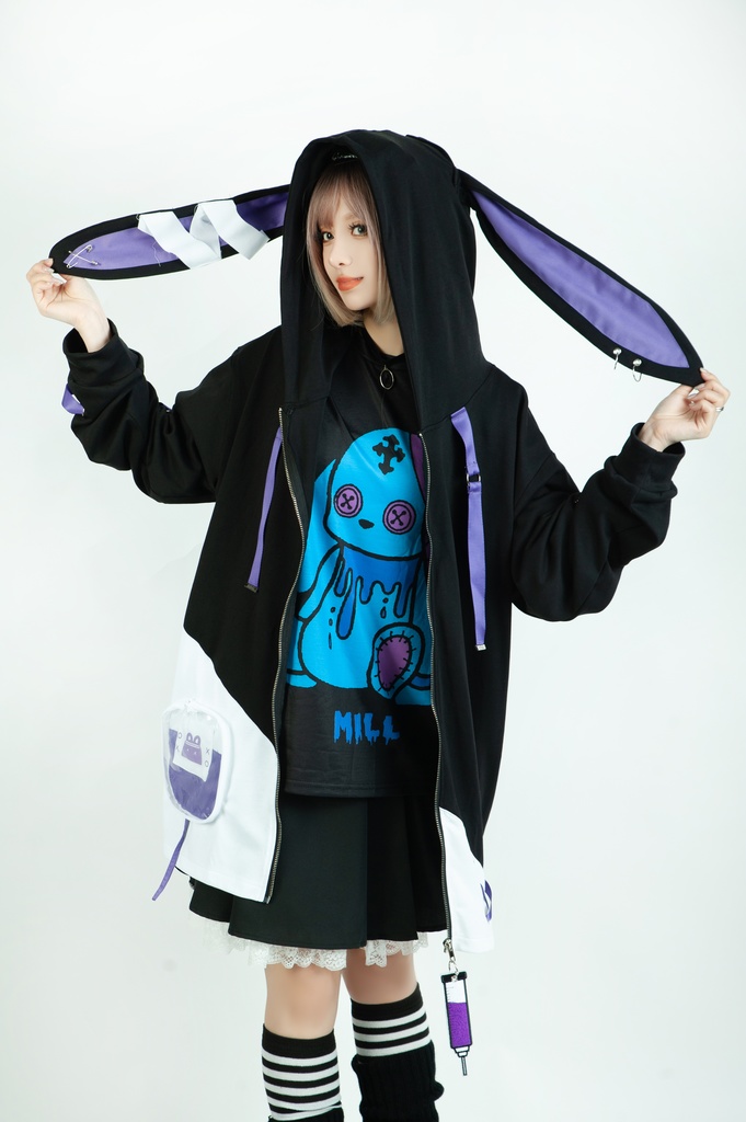 Jillpunk台湾画師千千菟コラボ メンヘラ ヤンデレ 地雷系 病みカワ 派手カワ 二次コン 注射器チャーム 子うさぎ依存症 痛バッグ付き 兎耳パーカー ゆったりフード付きジャケット オリジナル 可愛い おしゃれ ファッション 秋葉系