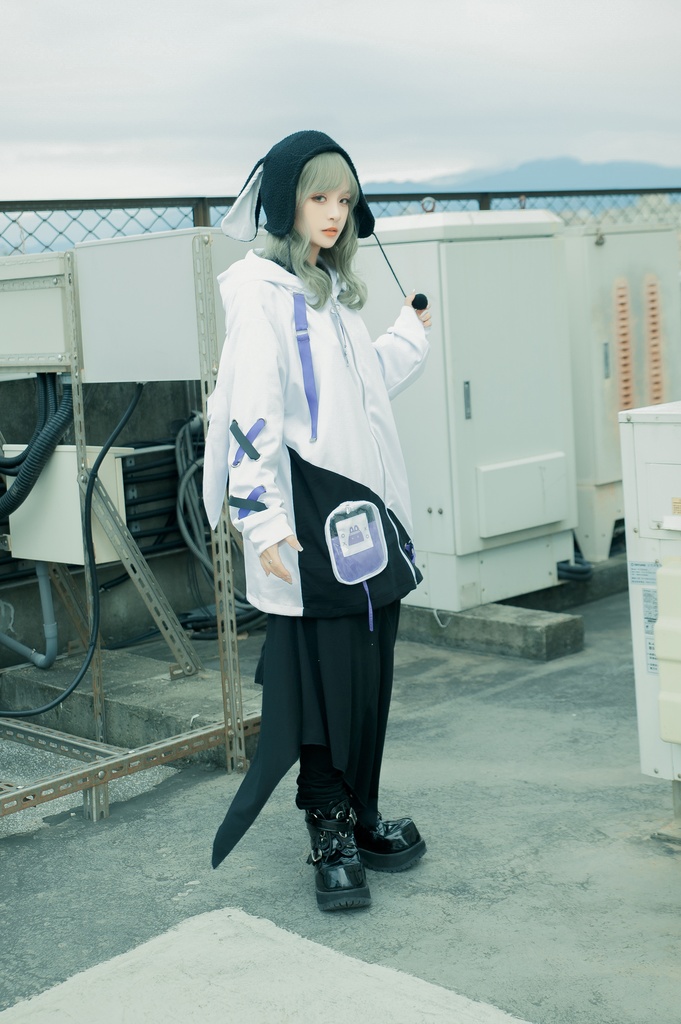 Jillpunk台湾画師千千菟コラボ メンヘラ ヤンデレ 地雷系 病みカワ 派手カワ 二次コン 注射器チャーム 子うさぎ依存症 痛バッグ付き 兎耳パーカー ゆったりフード付きジャケット オリジナル 可愛い おしゃれ ファッション 秋葉系