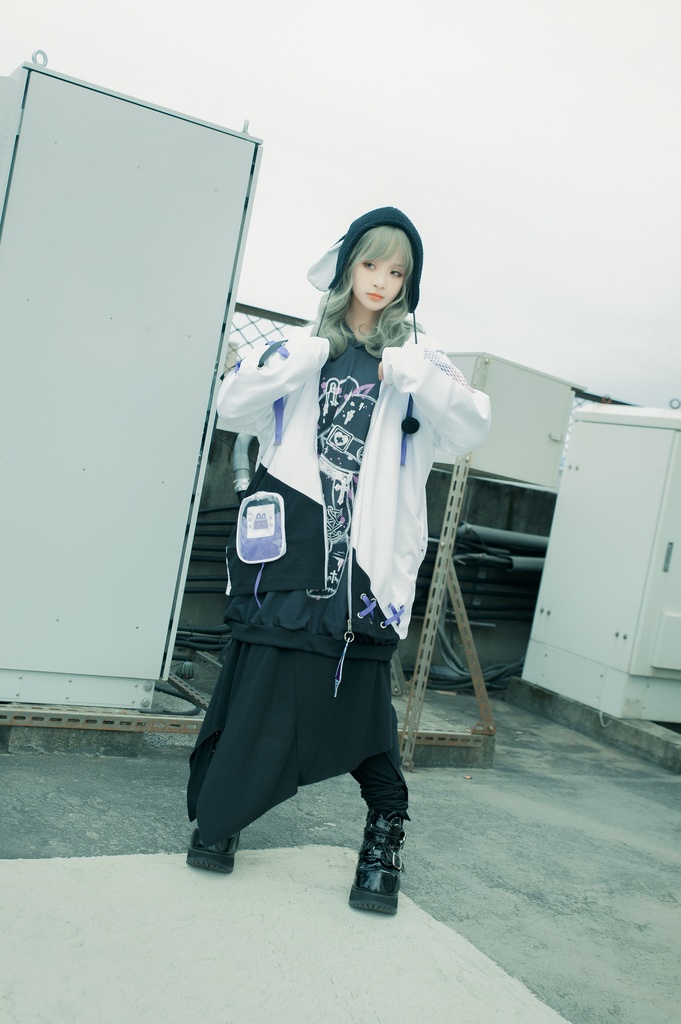 Jillpunk台湾画師千千菟コラボ メンヘラ ヤンデレ 地雷系 病みカワ 派手カワ 二次コン 注射器チャーム 子うさぎ依存症 痛バッグ付き 兎耳パーカー ゆったりフード付きジャケット オリジナル 可愛い おしゃれ ファッション 秋葉系