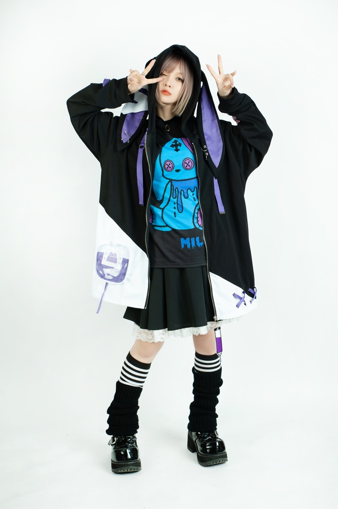 Jillpunk台湾画師千千菟コラボ メンヘラ ヤンデレ 地雷系 病みカワ 派手カワ 二次コン 注射器チャーム 子うさぎ依存症 痛バッグ付き 兎耳パーカー ゆったりフード付きジャケット オリジナル 可愛い おしゃれ ファッション 秋葉系