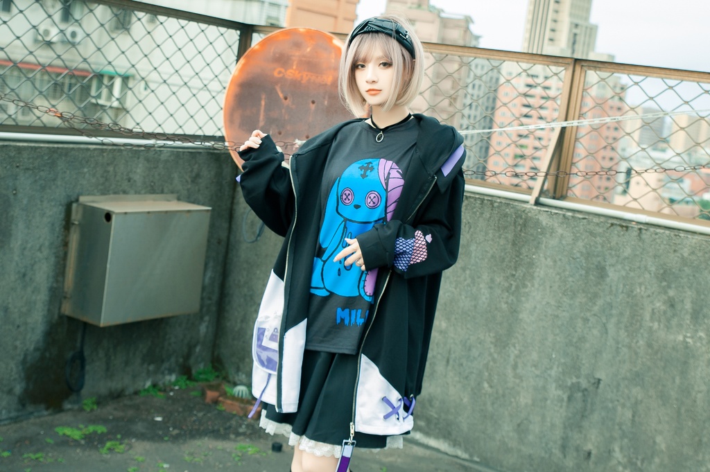 Jillpunk台湾画師千千菟コラボ メンヘラ ヤンデレ 地雷系 病みカワ 派手カワ 二次コン 注射器チャーム 子うさぎ依存症 痛バッグ付き 兎耳パーカー ゆったりフード付きジャケット オリジナル 可愛い おしゃれ ファッション 秋葉系