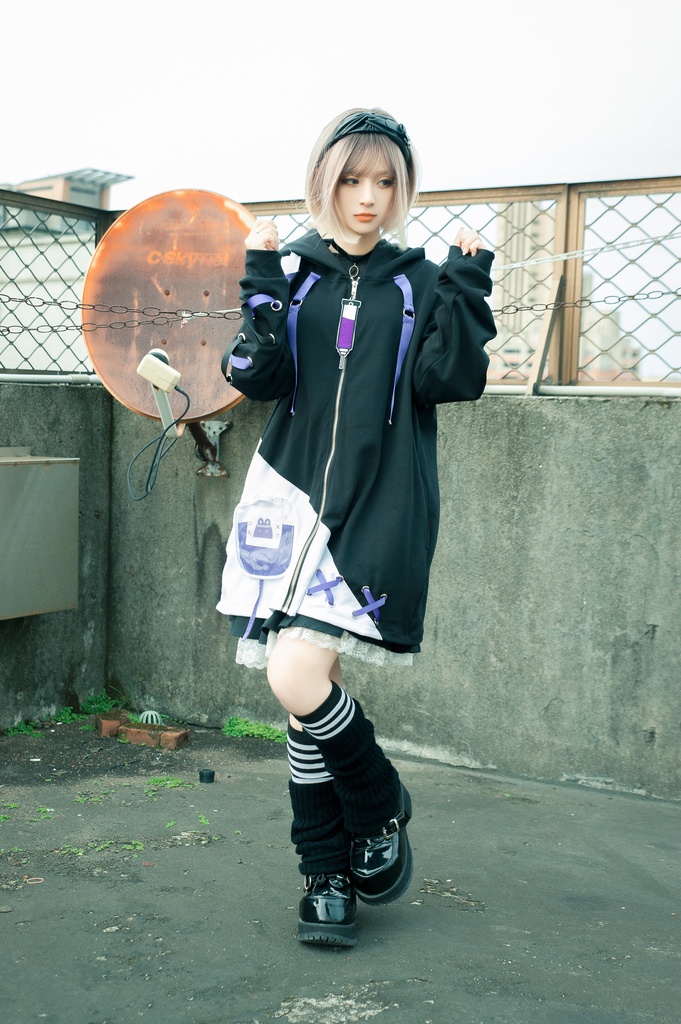 Jillpunk台湾画師千千菟コラボ メンヘラ ヤンデレ 地雷系 病みカワ 派手カワ 二次コン 注射器チャーム 子うさぎ依存症 痛バッグ付き 兎耳パーカー ゆったりフード付きジャケット オリジナル 可愛い おしゃれ ファッション 秋葉系