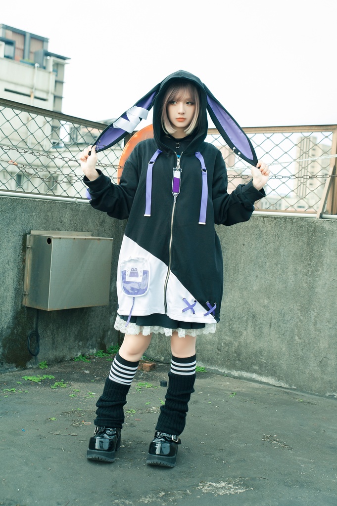 Jillpunk台湾画師千千菟コラボ メンヘラ ヤンデレ 地雷系 病みカワ 派手カワ 二次コン 注射器チャーム 子うさぎ依存症 痛バッグ付き 兎耳パーカー ゆったりフード付きジャケット オリジナル 可愛い おしゃれ ファッション 秋葉系