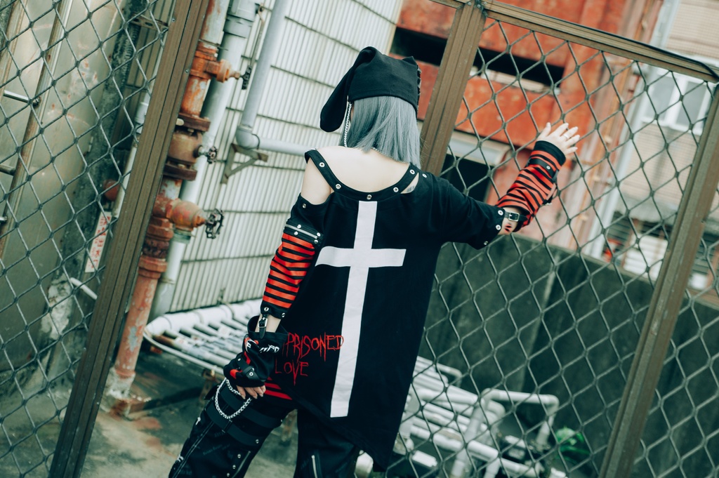 Jillpunk ビジュアル系 パンクロック バンギャ 兄系 囚われの愛 十字架ボーダー柄 アシンメトリー アームカバー チョーカー付き 変形カットソー 半袖Tシャツ メンズ レディーズ ファッション おしゃれ男女兼用カッコいい