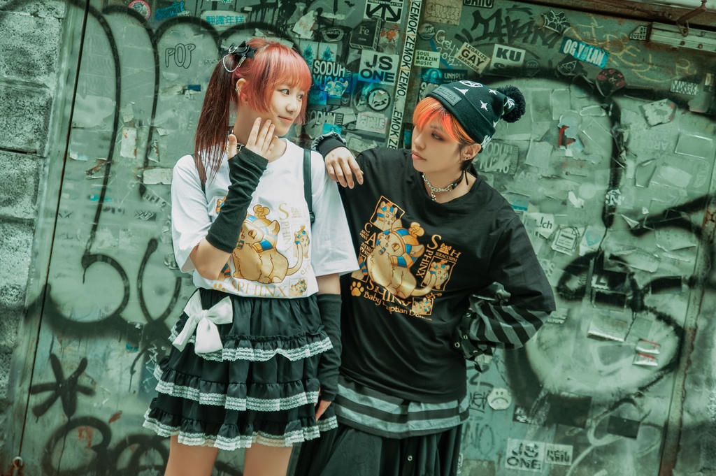 Jillpunk芝麻コラボアニメ 可愛い お宅 ニ次コン エジプト神話ベビー 東方神獸 マスコットモチーフプリント ゆったりサイズ 半袖 Tシャツ オリジナル メンズ レディーズ おしゃれ 男女兼用 ファッション 秋葉系