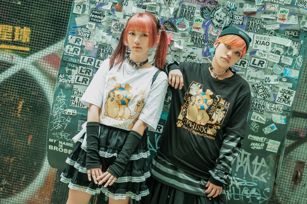 Jillpunk芝麻コラボアニメ 可愛い お宅 ニ次コン エジプト神話ベビー 東方神獸 マスコットモチーフプリント ゆったりサイズ 半袖 Tシャツ オリジナル メンズ レディーズ おしゃれ 男女兼用 ファッション 秋葉系