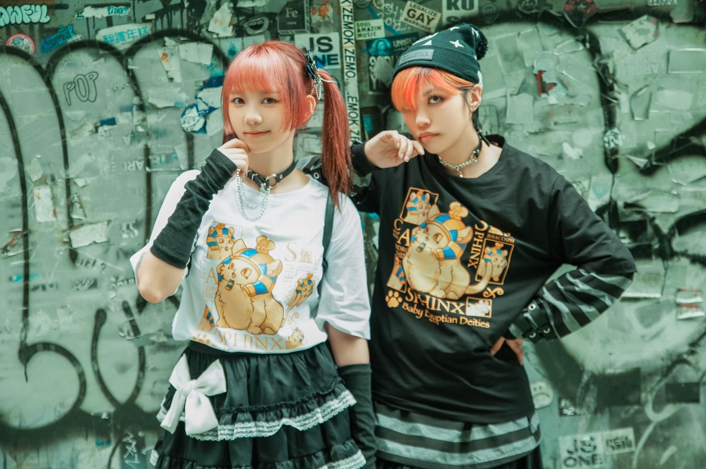 Jillpunk芝麻コラボアニメ 可愛い お宅 ニ次コン エジプト神話ベビー 東方神獸 マスコットモチーフプリント ゆったりサイズ 半袖 Tシャツ オリジナル メンズ レディーズ おしゃれ 男女兼用 ファッション 秋葉系