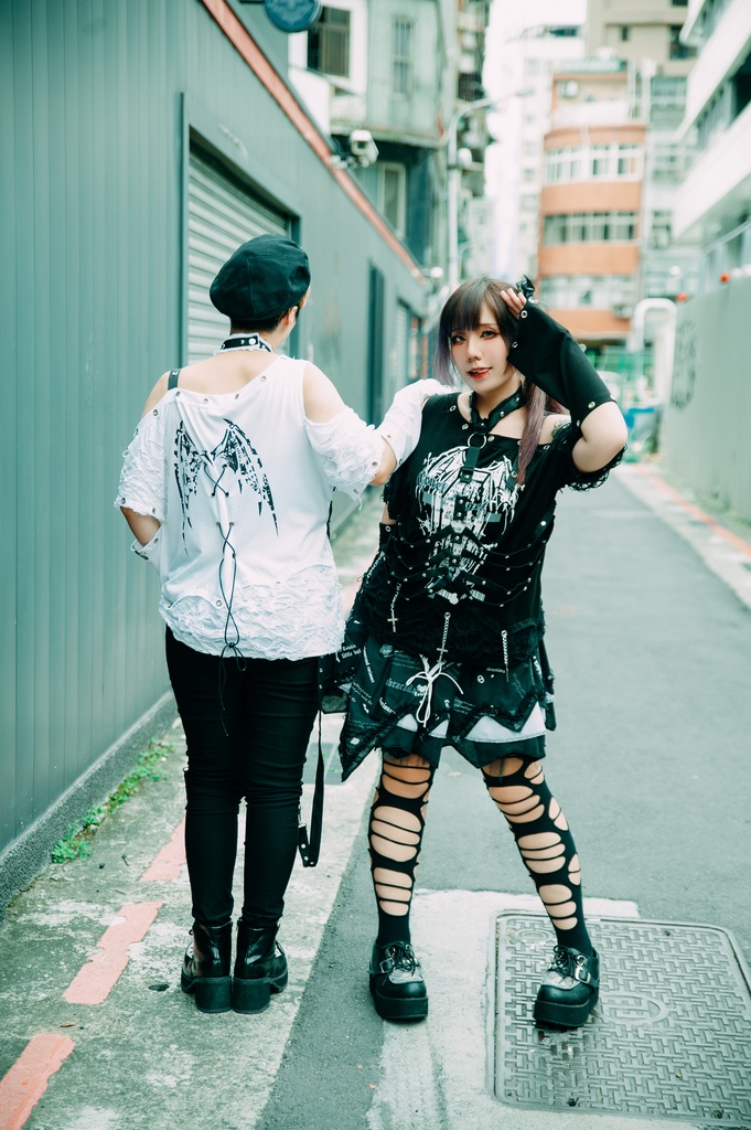 Jillpunk ヴィジュアル系 王道パンク ロック バンギャ V系ファッション 堕天使 骨翼柄 穴開き クラッシュ ハーネスストラップ付き 肩出しTシャツ アームカバー付きカットソー メンズ レディーズ V系 おしゃれ男女兼用カッコいい