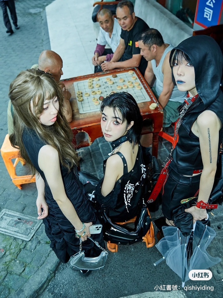 Jillpunk ヴィジュアル系 王道パンク ロック バンギャ V系ファッション 堕天使 骨翼柄 穴開き クラッシュ ハーネスストラップ付き 肩出しTシャツ アームカバー付きカットソー メンズ レディーズ V系 おしゃれ男女兼用カッコいい