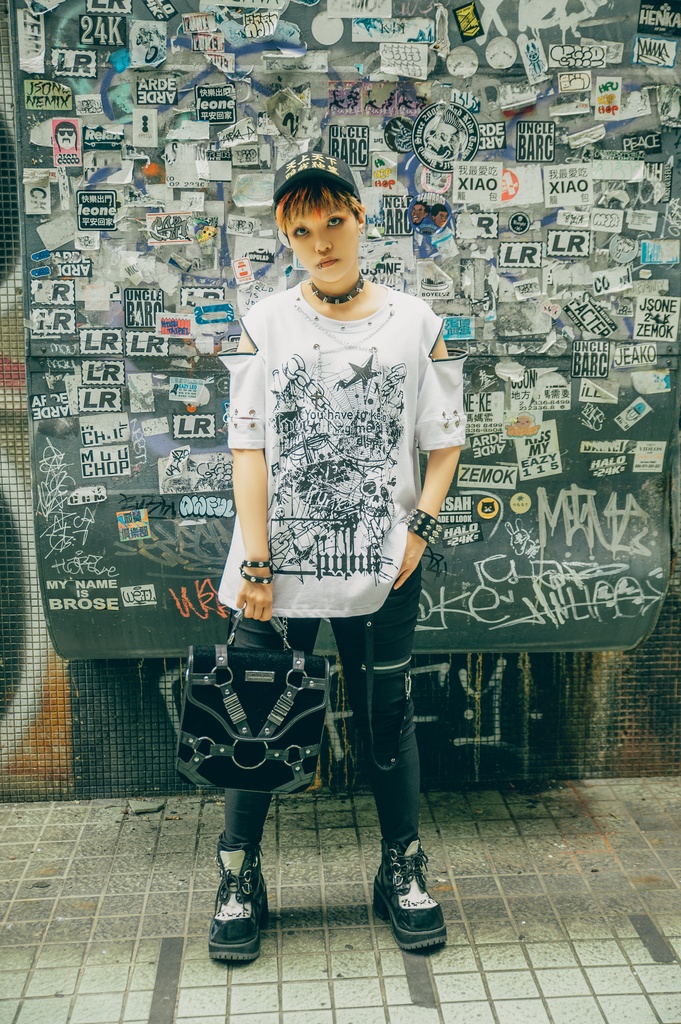 Jillpunk ビジュアル系 パンクロック バンギャ 兄系 失われたランド チャック穴あき クロスチャーム 鎖チェーン付き ゆったりカットソー 半袖Tシャツ メンズ レディーズ ファッション おしゃれ男女兼用カッコいい