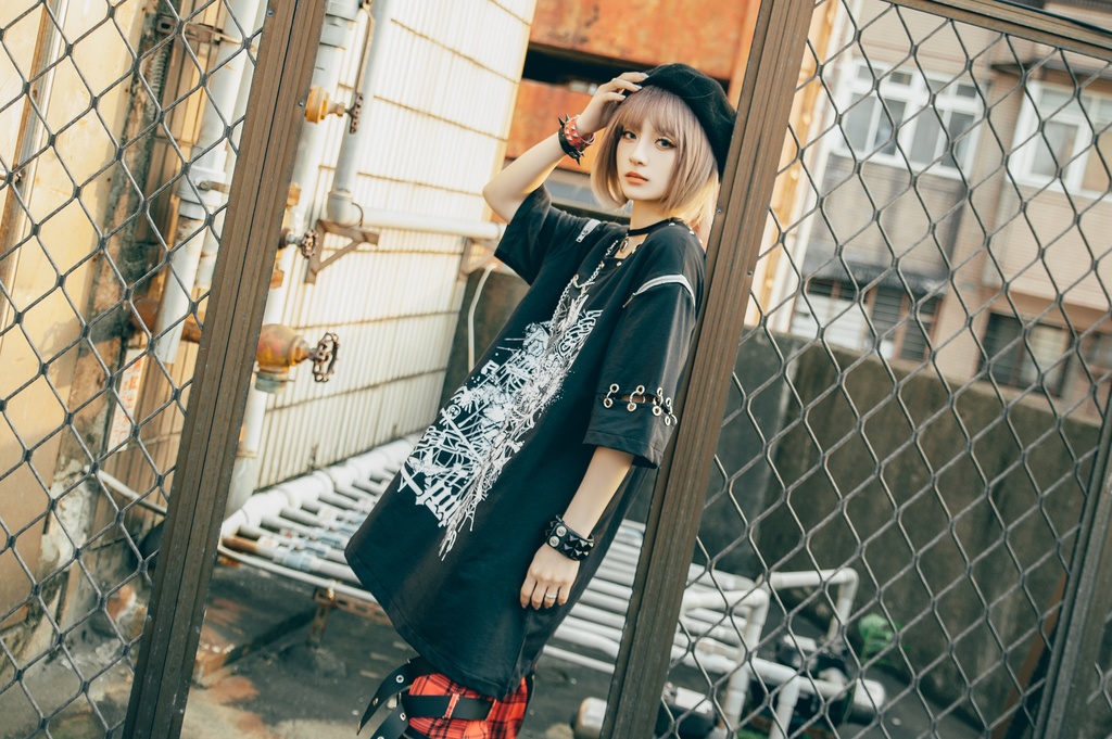 Jillpunk ビジュアル系 パンクロック バンギャ 兄系 失われたランド チャック穴あき クロスチャーム 鎖チェーン付き ゆったりカットソー 半袖Tシャツ メンズ レディーズ ファッション おしゃれ男女兼用カッコいい