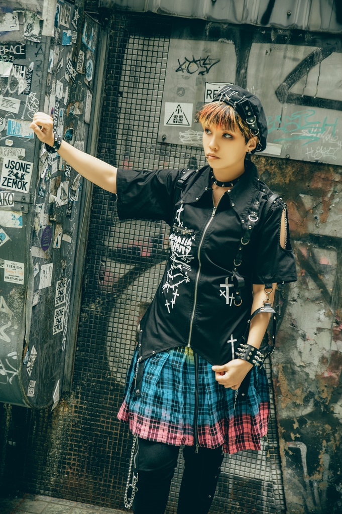 Jillpunk ビジュアル系 パンクロック バンギャ 兄系 暗闇のいばら 腕輪付き バットウィングカラー クロス柄 燕尾 穴あき 半袖 ジップアップ シャツ メンズ レディーズ ファッション おしゃれ男女兼用カッコいい