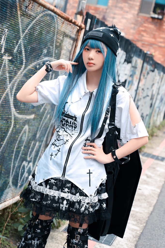 Jillpunk ビジュアル系 パンクロック バンギャ 兄系 暗闇のいばら 腕輪付き バットウィングカラー クロス柄 燕尾 穴あき 半袖 ジップアップ シャツ メンズ レディーズ ファッション おしゃれ男女兼用カッコいい