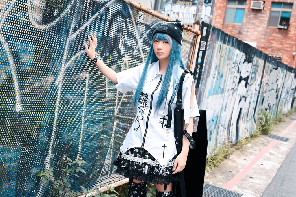 Jillpunk ビジュアル系 パンクロック バンギャ 兄系 暗闇のいばら 腕輪付き バットウィングカラー クロス柄 燕尾 穴あき 半袖 ジップアップ シャツ メンズ レディーズ ファッション おしゃれ男女兼用カッコいい