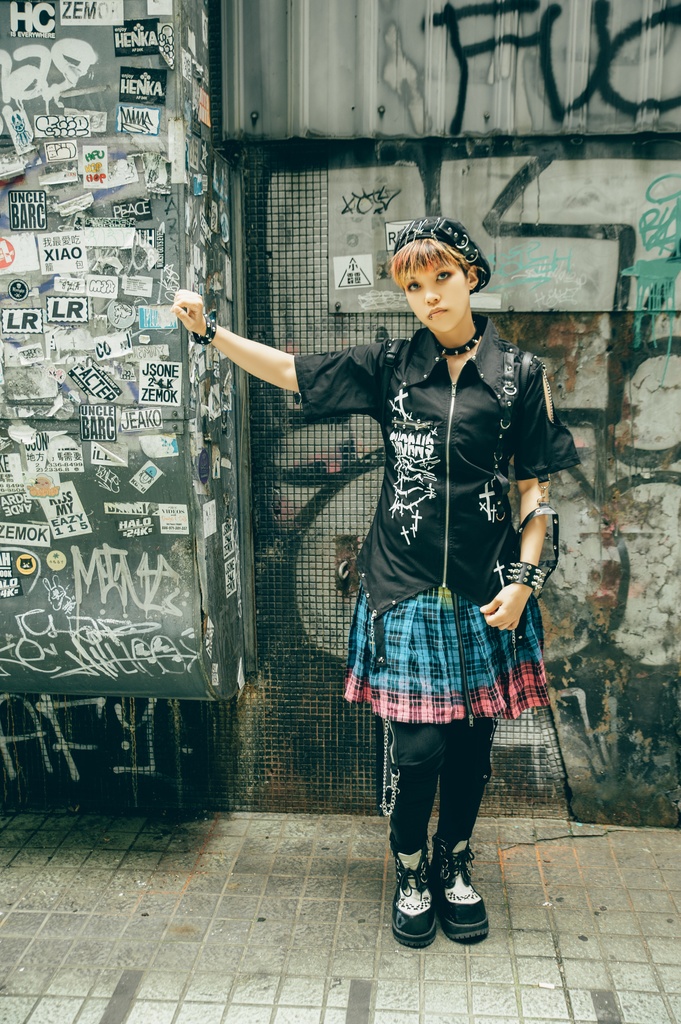 Jillpunk ビジュアル系 パンクロック バンギャ 兄系 暗闇のいばら 腕輪付き バットウィングカラー クロス柄 燕尾 穴あき 半袖 ジップアップ シャツ メンズ レディーズ ファッション おしゃれ男女兼用カッコいい