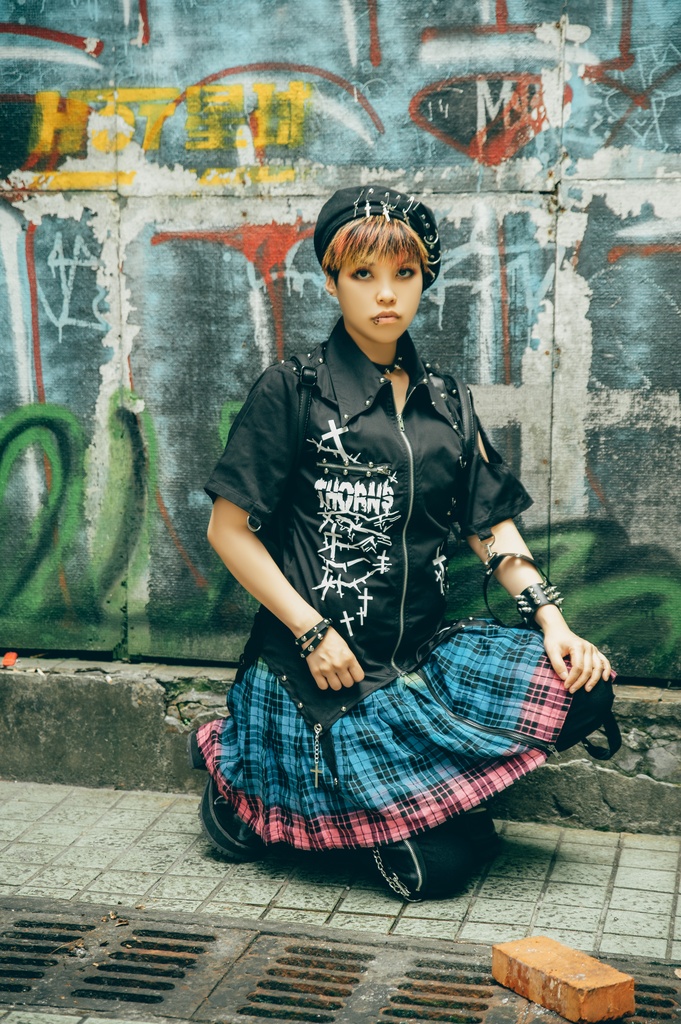 Jillpunk ビジュアル系 パンクロック バンギャ 兄系 暗闇のいばら 腕輪付き バットウィングカラー クロス柄 燕尾 穴あき 半袖 ジップアップ シャツ メンズ レディーズ ファッション おしゃれ男女兼用カッコいい