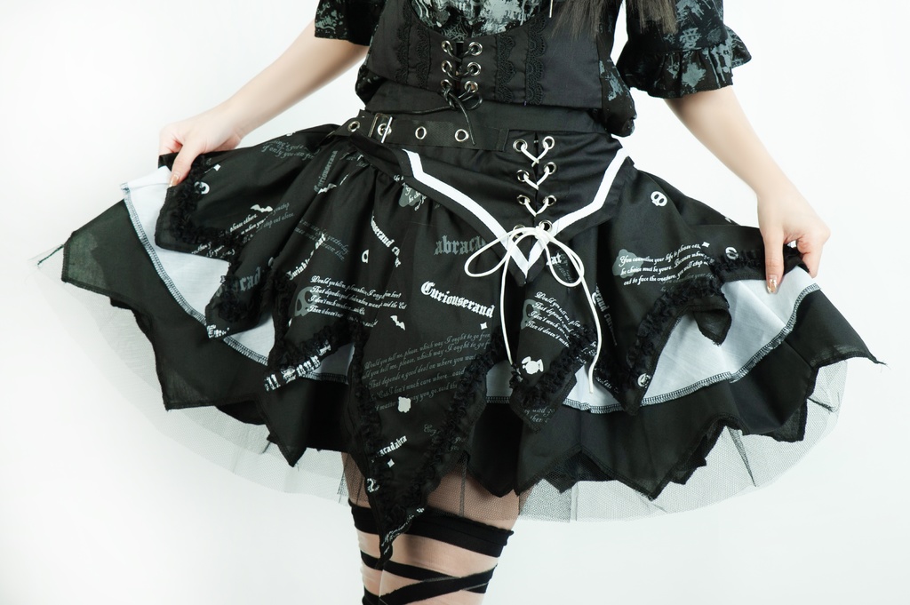Jillpunkパンク 暗夜侵攻 ダーク系 エモパンク バンギャ ベルト付き パニエ アシンメトリー ティアード 3層ボリューム レース糸 ショートスカート オリジナルスタイル レディーズ V系 おしゃれ カッコいい
