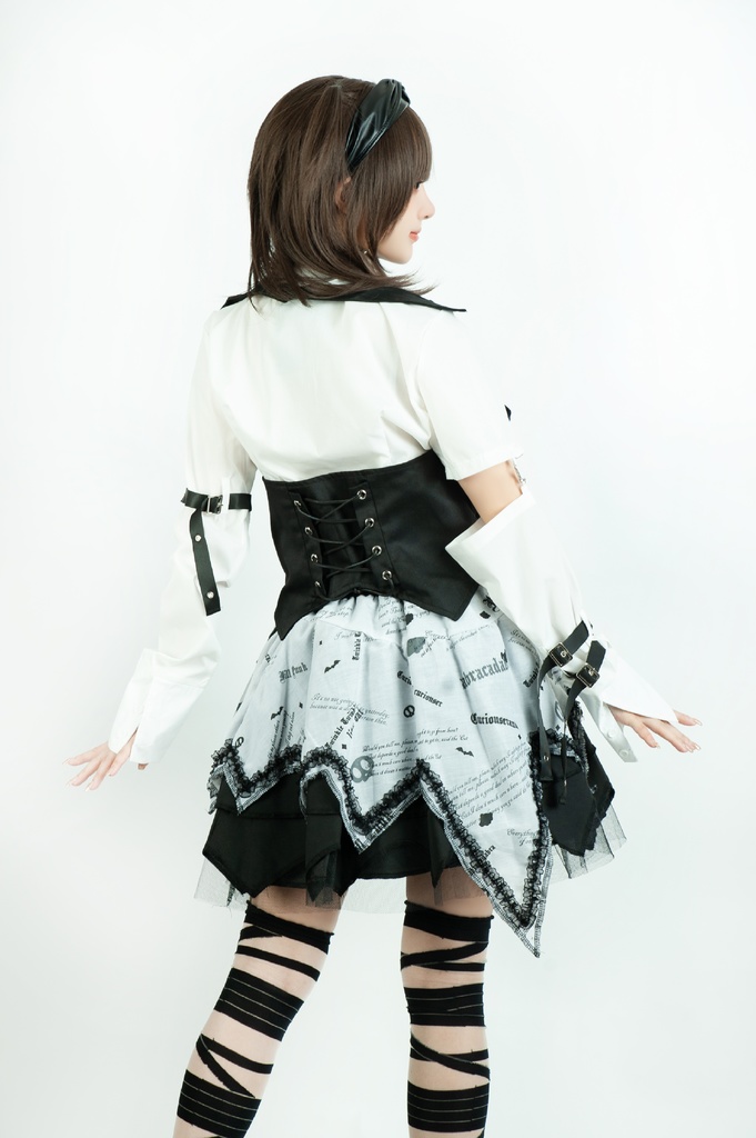 Jillpunkパンク 暗夜侵攻 ダーク系 エモパンク バンギャ ベルト付き パニエ アシンメトリー ティアード 3層ボリューム レース糸 ショートスカート オリジナルスタイル レディーズ V系 おしゃれ カッコいい