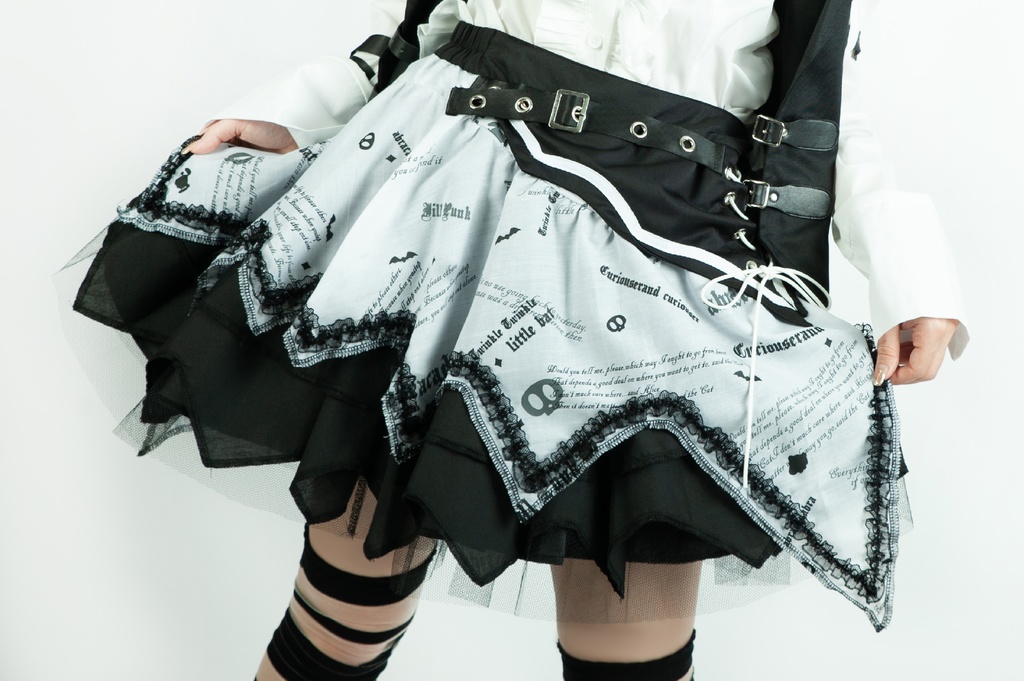 Jillpunkパンク 暗夜侵攻 ダーク系 エモパンク バンギャ ベルト付き パニエ アシンメトリー ティアード 3層ボリューム レース糸 ショートスカート オリジナルスタイル レディーズ V系 おしゃれ カッコいい