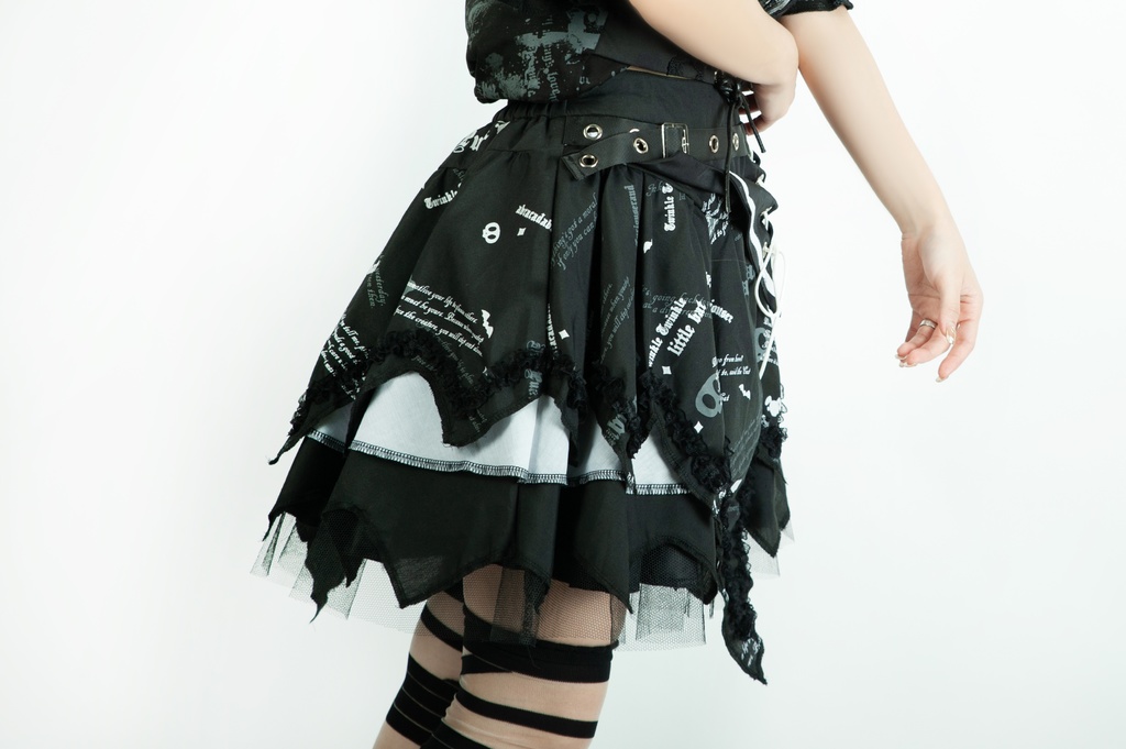 Jillpunkパンク 暗夜侵攻 ダーク系 エモパンク バンギャ ベルト付き パニエ アシンメトリー ティアード 3層ボリューム レース糸 ショートスカート オリジナルスタイル レディーズ V系 おしゃれ カッコいい