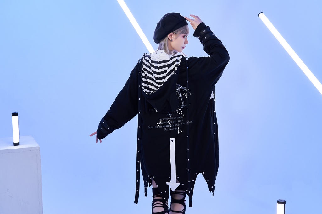 Jillpunkパンクロック ヴィジュアル系 囚われの天使 ゆったり 鎖チェーン 角付き クロス羽根モチーフ アシンメトリー 長袖パーカーコート カットソー オリジナル メンズ レディー V系 おしゃれ V系 男女兼用ファッション