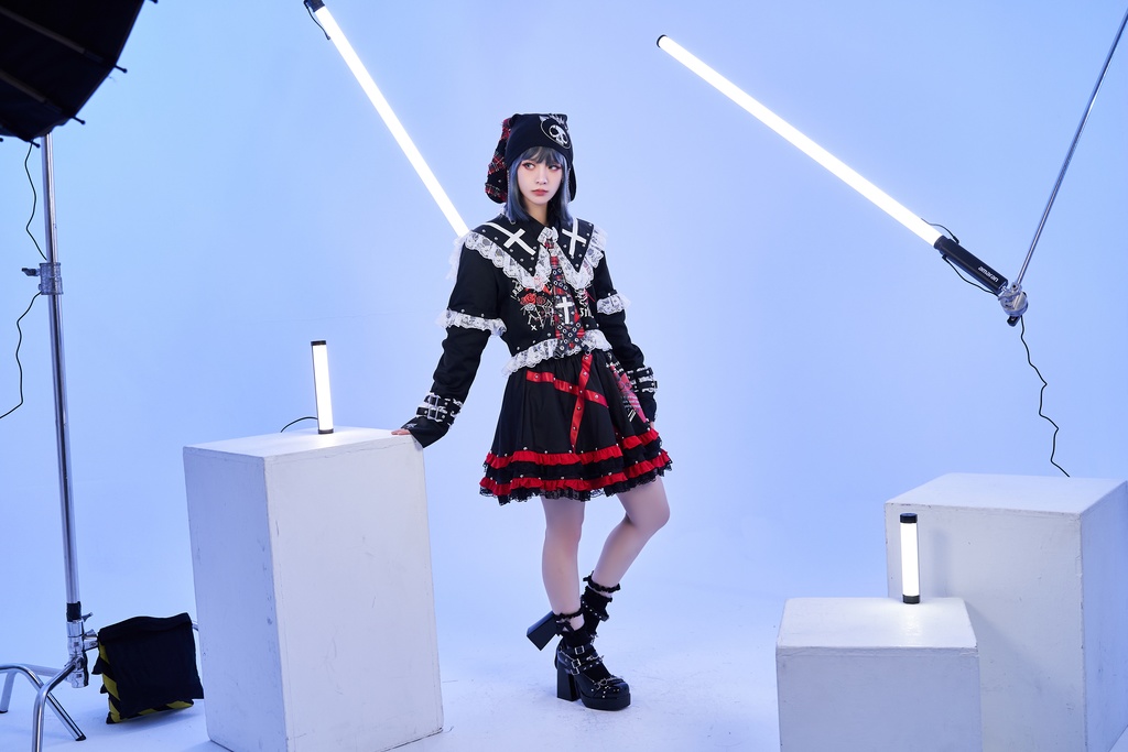 Jillpunkパンク フィクション呪文 ダーク系 エモパンク バンギャ ドクロ十字柄 ティアード 2層ボリューム レースへム Aライン ショートスカート オリジナルスタイル レディーズ V系 おしゃれ カッコいい