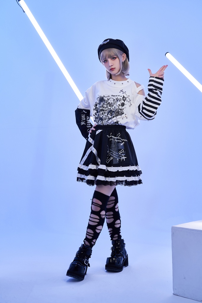 Jillpunkパンク フィクション呪文 ダーク系 エモパンク バンギャ ドクロ十字柄 ティアード 2層ボリューム レースへム Aライン ショートスカート オリジナルスタイル レディーズ V系 おしゃれ カッコいい