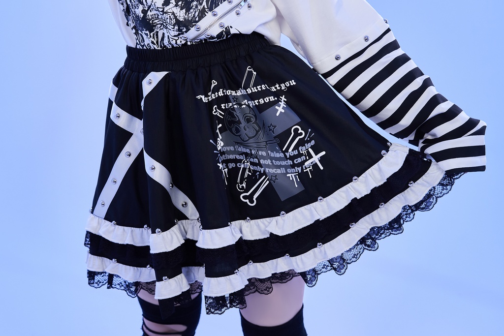 Jillpunkパンク フィクション呪文 ダーク系 エモパンク バンギャ ドクロ十字柄 ティアード 2層ボリューム レースへム Aライン ショートスカート オリジナルスタイル レディーズ V系 おしゃれ カッコいい