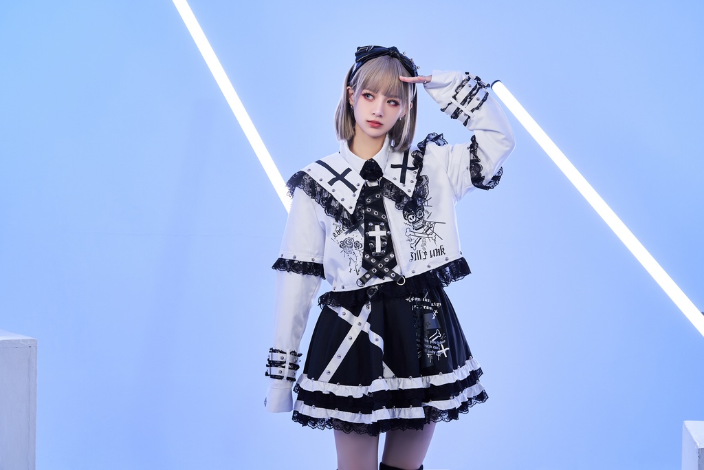 Jillpunkパンク フィクション呪文 ダーク系 エモパンク バンギャ 十字ドクロ柄 レースへム セーラー服 スター形スダッズ細工 袖取り外し2WAY ショート丈 ジップアップジャケット オリジナルスタイル レディーズ V系 おしゃれ カッコいい