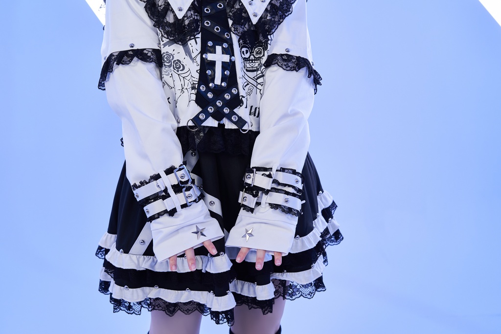 Jillpunkパンク フィクション呪文 ダーク系 エモパンク バンギャ 十字ドクロ柄 レースへム セーラー服 スター形スダッズ細工 袖取り外し2WAY ショート丈 ジップアップジャケット オリジナルスタイル レディーズ V系 おしゃれ カッコいい