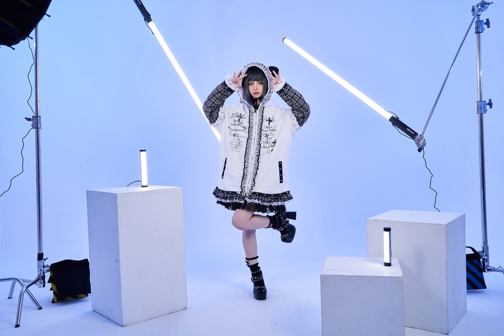 Jillpunk可愛いパンク 放浪バンギャ ダーク系 エモパンク タータンチェック柄 フリル レースへム スダッズ細工 長袖 ジップアップ猫耳パーカー フード付きジャケット オリジナルスタイル レディーズ V系 おしゃれ カッコいい