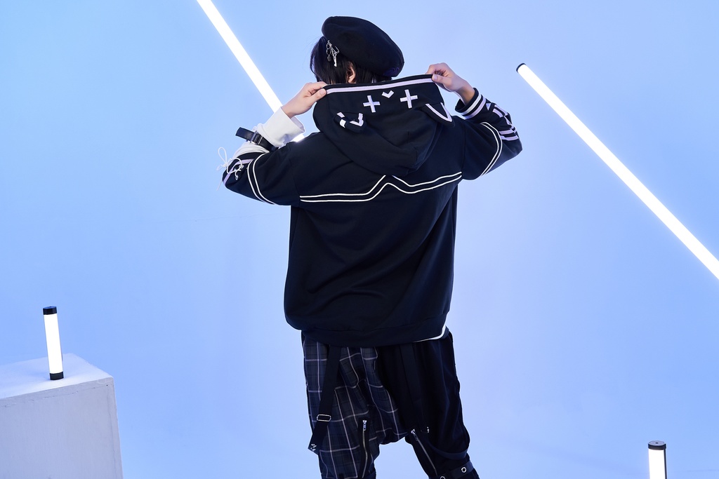 Jillpunkアニメ 秋葉系 萌え 二次コン Soresakiコラボ 古びた屋敷のメイド 重ね着風 顔文字刺繡 長袖 猫耳パーカー ゆったり メンズ レディー 可愛いおしゃれ大きいサイズ男女兼用ファッション原宿