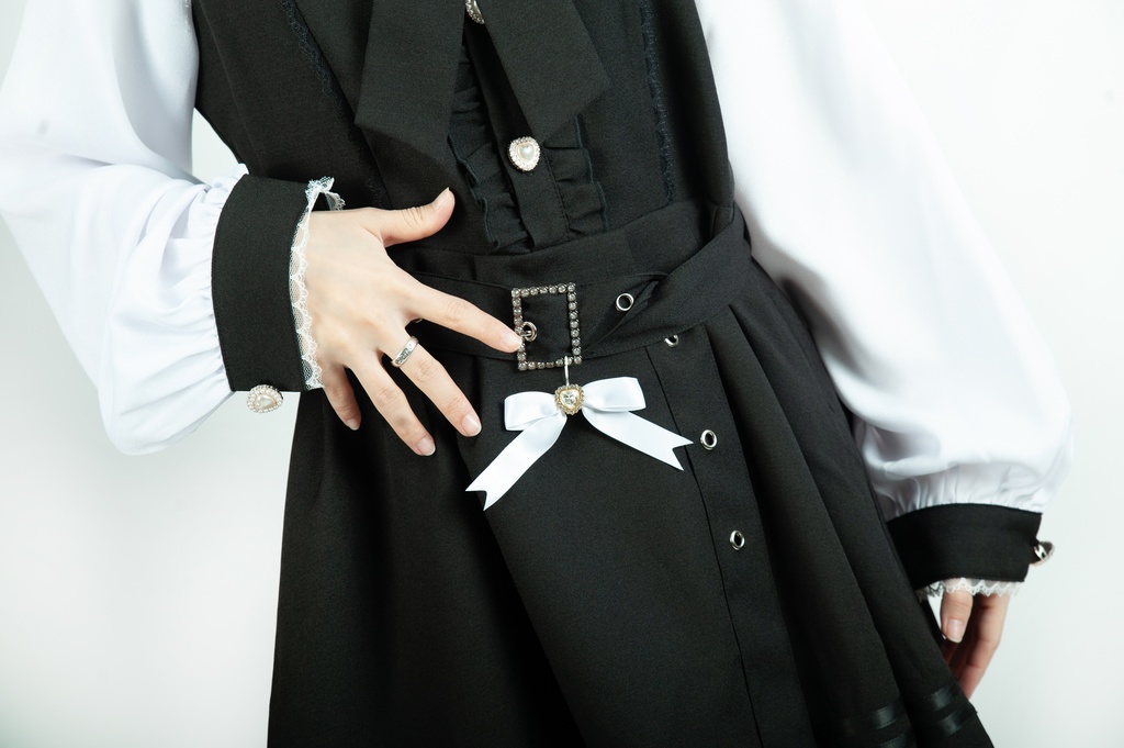 Jillpunk 量産型 天使界隈 ゆめかわ ロリータ 幻夢の心 蝶ネクタイ ベルト付き セーラー服 長袖ワンピース コルセットピアス ハートボタン シャツドレス フリルショーパン 2点セット 姫系 可愛い おしゃれ ファッション萌え 秋葉原