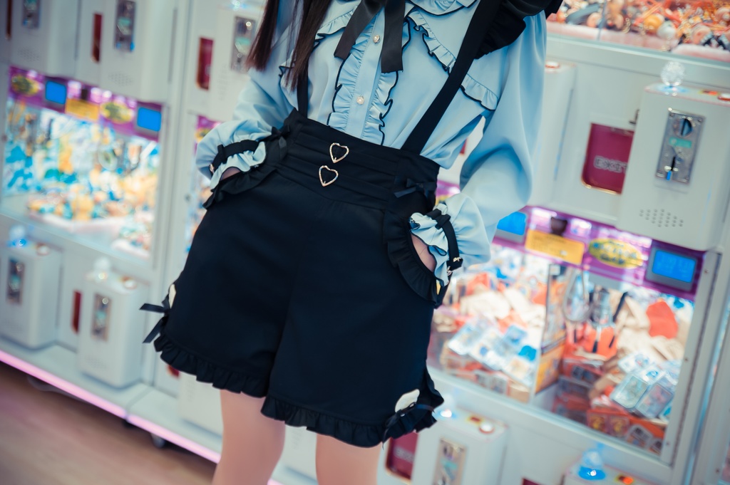 Jillpunk 量産型 天使界隈 ゆめかわ ロリータ 水色の天使 蝶ネクタイ 腕ベルト付き フリル 無地長袖ブラウス パフスリーブ 人造パールボダン ドレスシャツ ハートバックルベルト付き ウィング飾り ハイウェスト フリル キュロット サスペンダーショーツ ショート丈パンツ 可愛い おしゃれ ファッション萌え 秋葉原