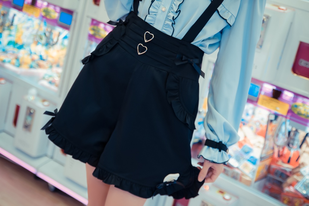 Jillpunk 量産型 天使界隈 ゆめかわ ロリータ 水色の天使 蝶ネクタイ 腕ベルト付き フリル 無地長袖ブラウス パフスリーブ 人造パールボダン ドレスシャツ ハートバックルベルト付き ウィング飾り ハイウェスト フリル キュロット サスペンダーショーツ ショート丈パンツ 可愛い おしゃれ ファッション萌え 秋葉原