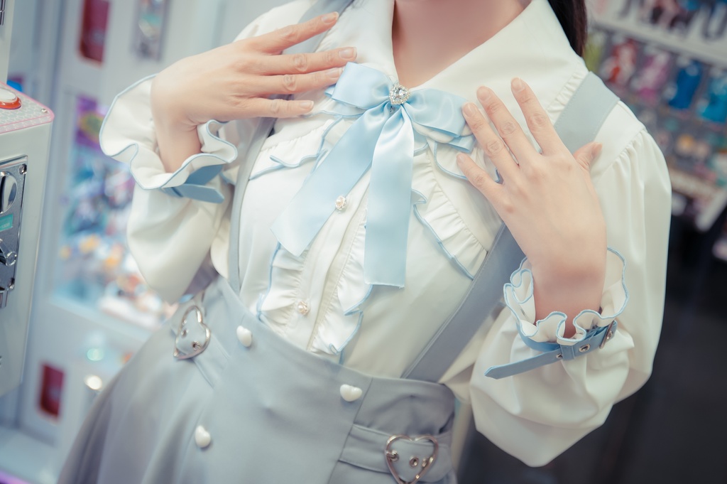 Jillpunk 量産型 天使界隈 ゆめかわ ロリータ 水色の天使 蝶ネクタイ 腕ベルト付き フリル 無地長袖ブラウス パフスリーブ 人造パールボダン ドレスシャツ ハートバックルベルト付き ウィング飾り ハイウェスト フリル キュロット サスペンダーショーツ ショート丈パンツ 可愛い おしゃれ ファッション萌え 秋葉原