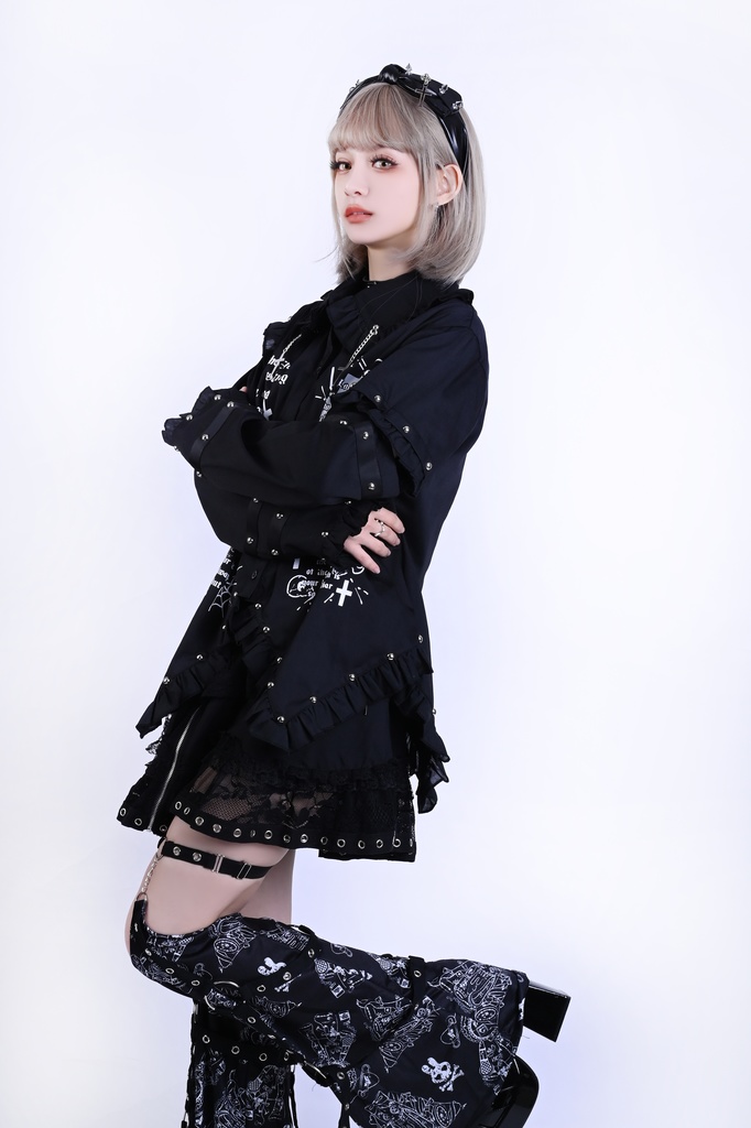 Jillpunk王道パンク パンクロック 放浪バンギャ ダーク系 エモパンク タータンチェック柄 フリル スダッズ細工 クロスチャーム付き 長袖 燕尾シャツ 男女兼用オリジナルスタイル メンズレディーズ おしゃれ カッコいい