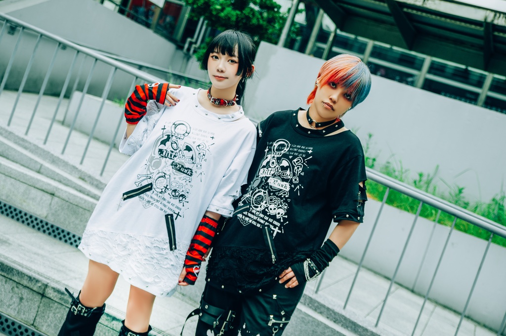 Jillpunk パンクロック V系 バンギャ 囚徒転生 羽柄 チャック スダッズ細工 カットアウト ダメージ加工 ゆったり 半袖Tシャツ カットソー オリジナル メンズ レディーズ おしゃれ男女兼用 お洒落 ファッション カッコいい