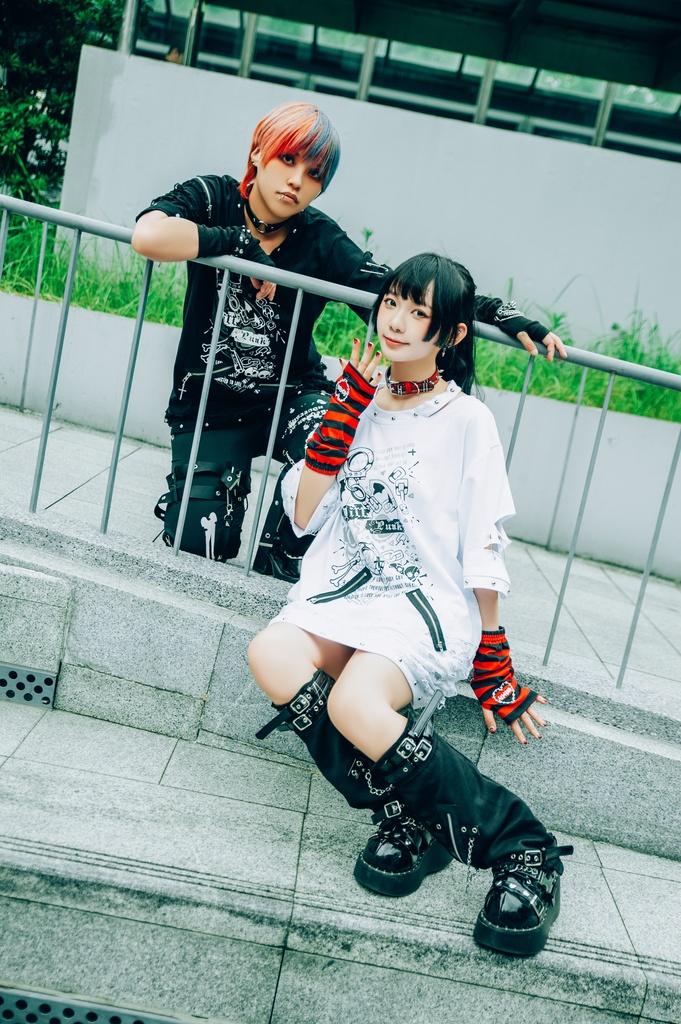 Jillpunk パンクロック V系 バンギャ 囚徒転生 羽柄 チャック スダッズ細工 カットアウト ダメージ加工 ゆったり 半袖Tシャツ カットソー オリジナル メンズ レディーズ おしゃれ男女兼用 お洒落 ファッション カッコいい