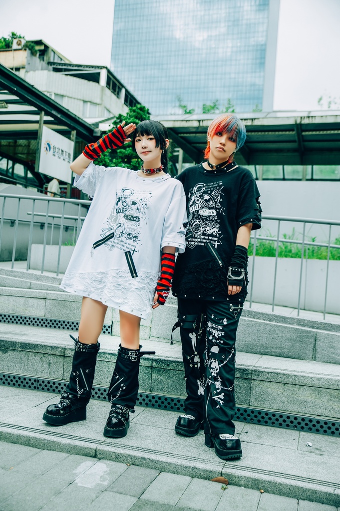 Jillpunk パンクロック V系 バンギャ 囚徒転生 羽柄 チャック スダッズ細工 カットアウト ダメージ加工 ゆったり 半袖Tシャツ カットソー オリジナル メンズ レディーズ おしゃれ男女兼用 お洒落 ファッション カッコいい