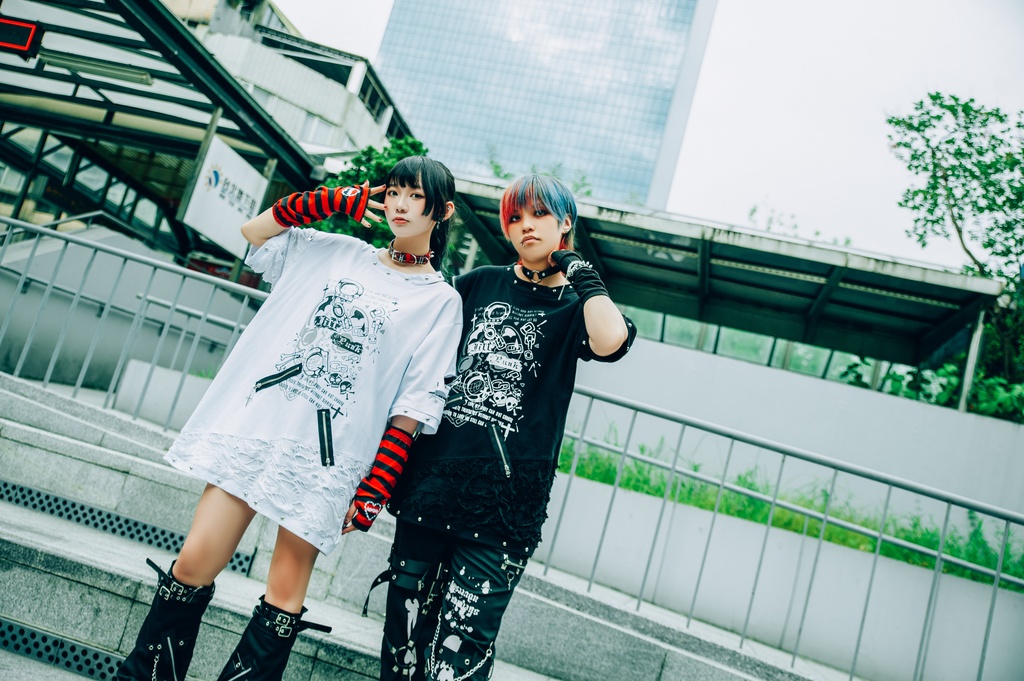 Jillpunk パンクロック V系 バンギャ 囚徒転生 羽柄 チャック スダッズ細工 カットアウト ダメージ加工 ゆったり 半袖Tシャツ カットソー オリジナル メンズ レディーズ おしゃれ男女兼用 お洒落 ファッション カッコいい