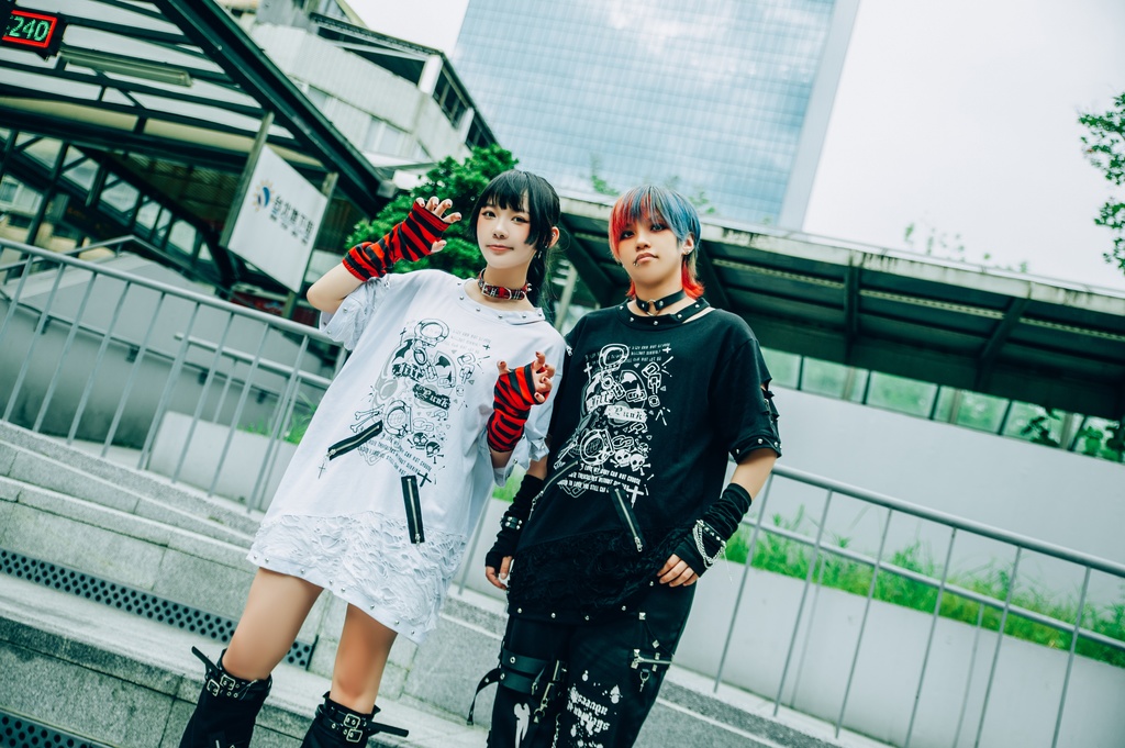 Jillpunk パンクロック V系 バンギャ 囚徒転生 羽柄 チャック スダッズ細工 カットアウト ダメージ加工 ゆったり 半袖Tシャツ カットソー オリジナル メンズ レディーズ おしゃれ男女兼用 お洒落 ファッション カッコいい