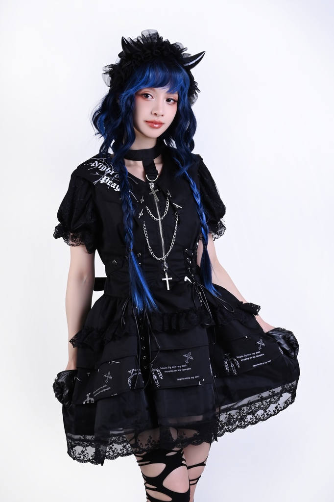 Jillpunkハロウィン 派手ゴシック クール系 ダーク風 枝つき燭台 コウモリ襟 コルセットピアス クロスチャーム 鎖チェーン付き フリルレース スリーブレス ベストドレス ワンピース ゴシックロリータ フェミニン おしゃれ ファッション オリジナル