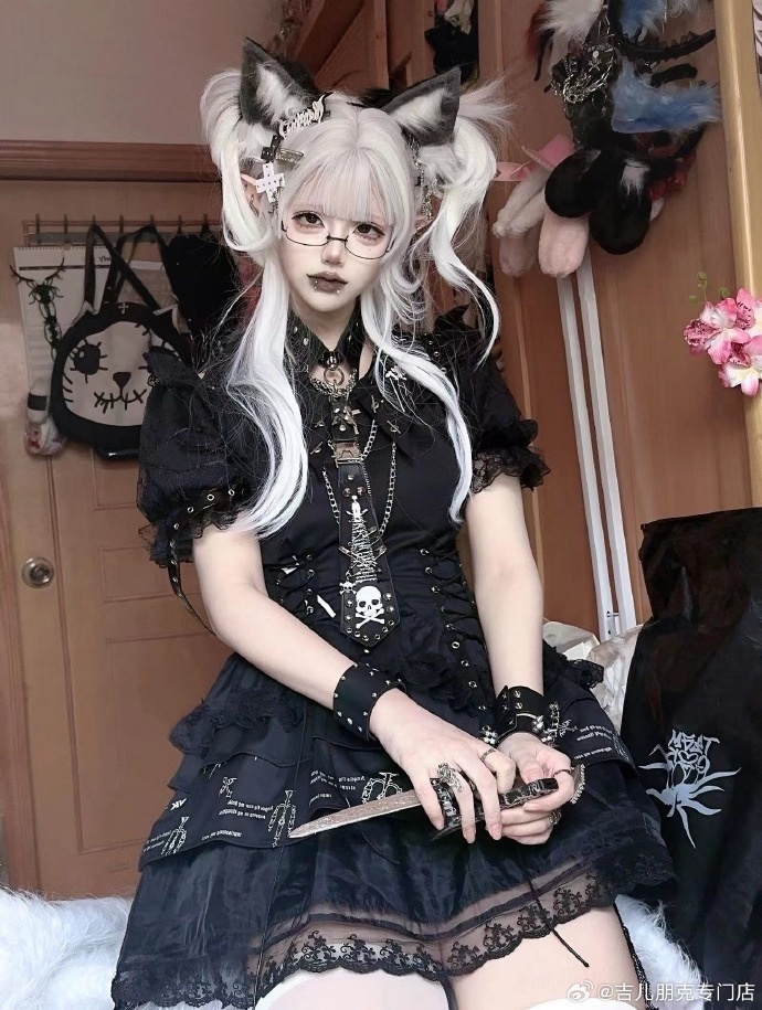 Jillpunkハロウィン 派手ゴシック クール系 ダーク風 枝つき燭台 コウモリ襟 コルセットピアス クロスチャーム 鎖チェーン付き フリルレース スリーブレス ベストドレス ワンピース ゴシックロリータ フェミニン おしゃれ ファッション オリジナル