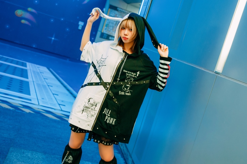 Jillpunkハロウィン 可愛いパンク 禁断の果実 パンク ヴィジュアル系 クロスチャーム 鎖チェーン付き 蜘蛛の巣柄 ゆったり 取り外し可能な袖 兎耳 長袖パーカー フード付きジャケット オリジナル メンズ レディー V系 おしゃれ 男女兼用ファッション