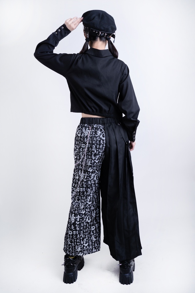 Jillpunk中華モード チャイナ風 山海経奇談 浪人侍 ドレープ袴 ゆるい 漢字書道柄 鎖チェーン付き 取り外し可能なパッチ ワイドバギー剣道パンツ プリーツロング丈ズボン オリジナルパンク メンズ レディース V系 秋葉系 おしゃれ ヴィジュアル系 このページを検索