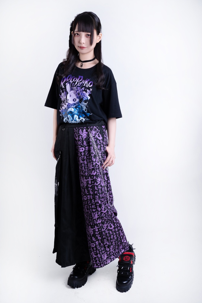 Jillpunk中華モード チャイナ風 山海経奇談 浪人侍 ドレープ袴 ゆるい 漢字書道柄 鎖チェーン付き 取り外し可能なパッチ ワイドバギー剣道パンツ プリーツロング丈ズボン オリジナルパンク メンズ レディース V系 秋葉系 おしゃれ ヴィジュアル系 このページを検索