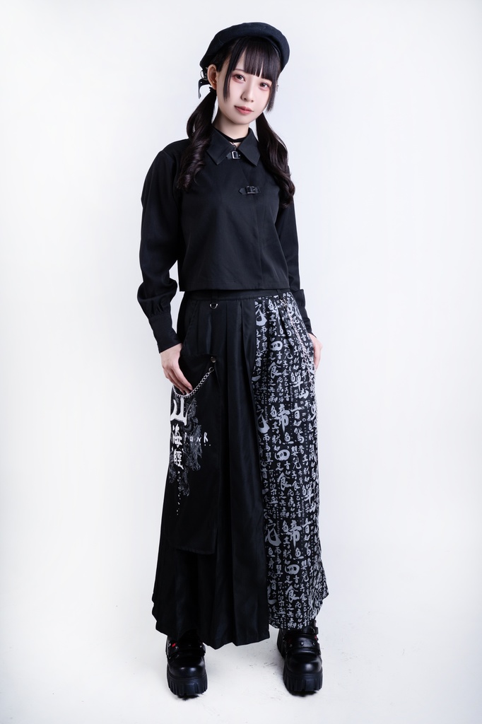 Jillpunk中華モード チャイナ風 山海経奇談 浪人侍 ドレープ袴 ゆるい 漢字書道柄 鎖チェーン付き 取り外し可能なパッチ ワイドバギー剣道パンツ プリーツロング丈ズボン オリジナルパンク メンズ レディース V系 秋葉系 おしゃれ ヴィジュアル系 このページを検索