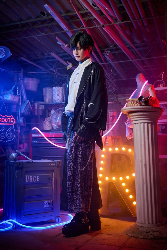 Jillpunk中華モード チャイナ風 山海経奇談 浪人侍 ドレープ袴 ゆるい 漢字書道柄 鎖チェーン付き 取り外し可能なパッチ ワイドバギー剣道パンツ プリーツロング丈ズボン オリジナルパンク メンズ レディース V系 秋葉系 おしゃれ ヴィジュアル系 このページを検索